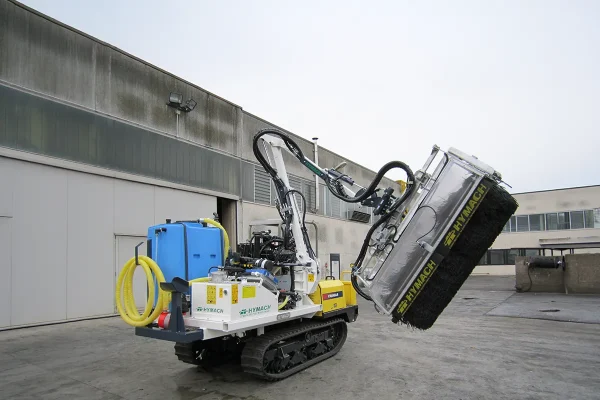 Machine de nettoyage SolarClean pour panneaux photovoltaïques et solaires Hymach 2