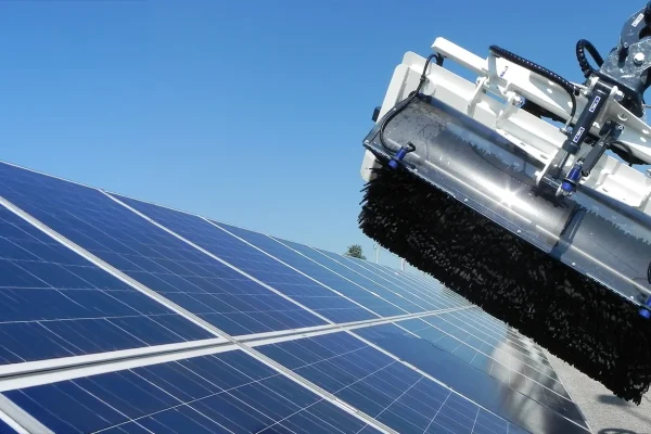 Nettoyeur SolarClean pour panneaux photovoltaïques et solaires Hymach - Points forts