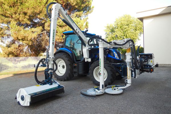 Débroussailleuse-tondeuse Hymach équipée d'un système automatique de contournement des obstacles verticaux